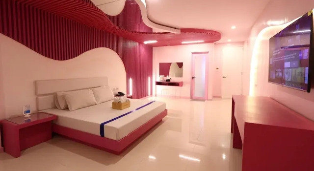 Люкс Premier Hotel Dreamworld East Ortigas