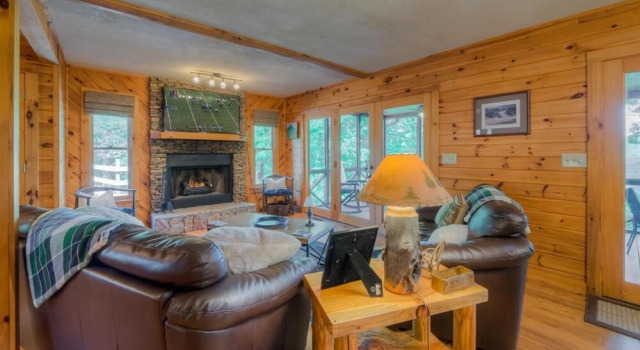 Blue Chase Lodge by Escape to Blue Ridge, Book Hotel Hoteller i Necowa Cove med parkering, Parkering