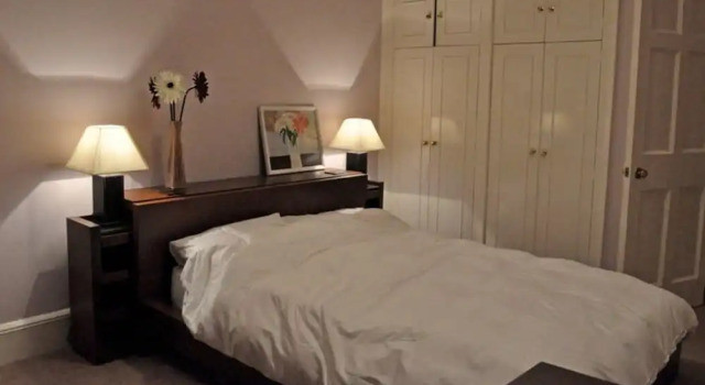 2 bed flat in heart of Festival, Забронировать Отель Эдинбург Midlothian, рядом с Национальный музей Шотландии