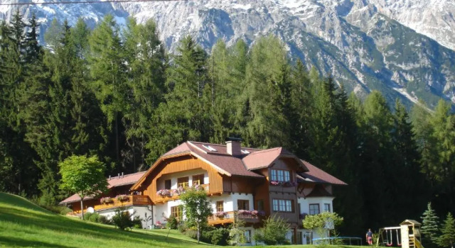 Апартаменты Landhaus Birgbichler - Apartments in Ramsau am Dachstein - inklusive Sommercard