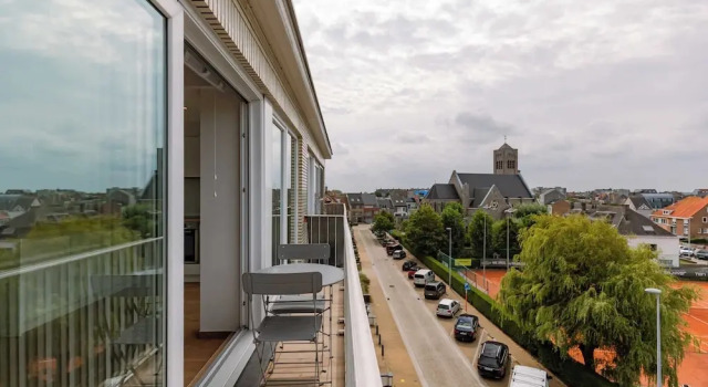 Апартаменты Modern Apartment With Balcony Near City Center