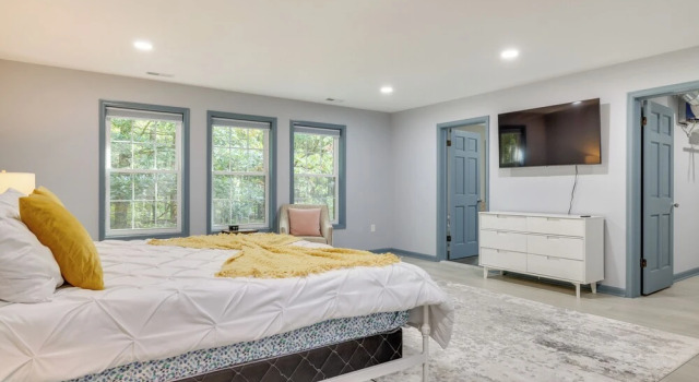 Коттедж Game Room + Home Theater! Immaculate Poconos Lodge