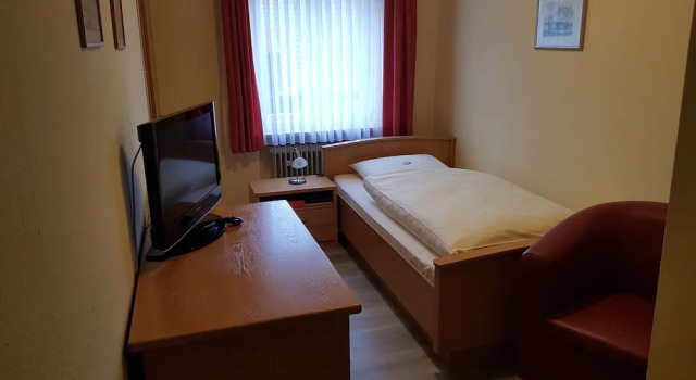 Pension Zum Schwan, Varaa Matkakoti Hotellit Baijeri pysäköinnillä, Pysäköinti