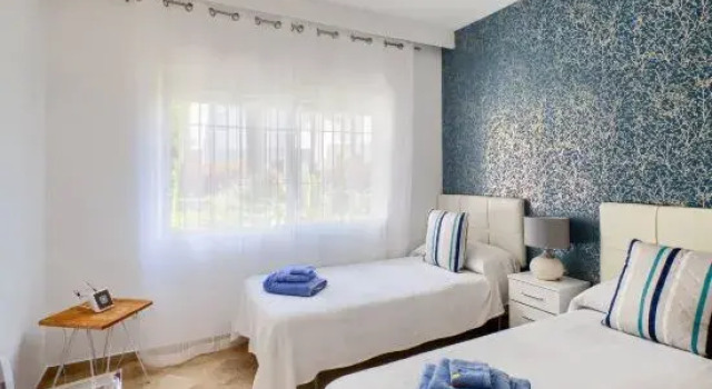 Апартаменты Cozy Beach Side Apartment With Pool