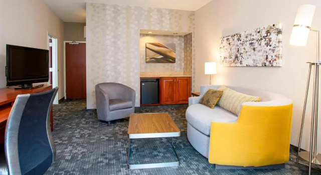 Двухместный люкс c 1 комнатой Courtyard by Marriott Rochester Brighton