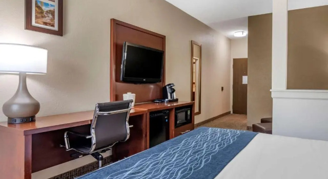 Люкс Comfort Inn & Suites Junction City - near Fort Riley