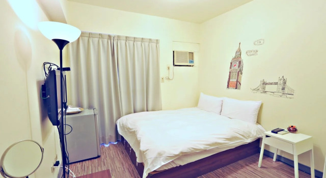 Fengjia Base14 Hostel