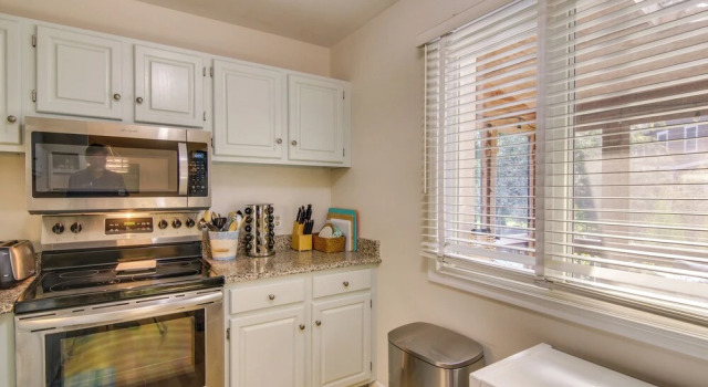 Апартаменты 1 Mi to Bethany Beach: Quiet Home w/ Pool Access