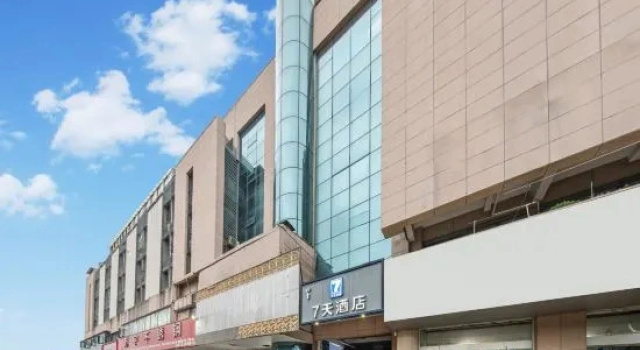 7Days Inn Hotel (Yangzhou Wandaguangchang), Rezerwuj Hotel Hotele w Jiangsu z parkingiem, Parking