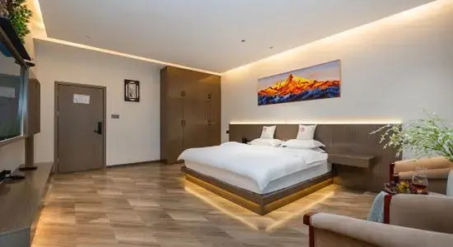 Люкс Maoxian Guyan Reflection Village Hotel