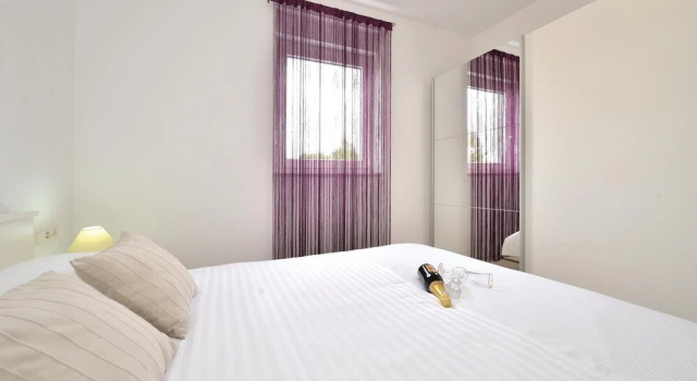 Nice Home in Vrsi-mulo With Wifi and 1 Bedrooms