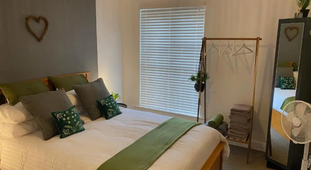 Trendy City Centre Hull Sleeps 2 or 4 with Free Secure Parking Traveller Award 2023