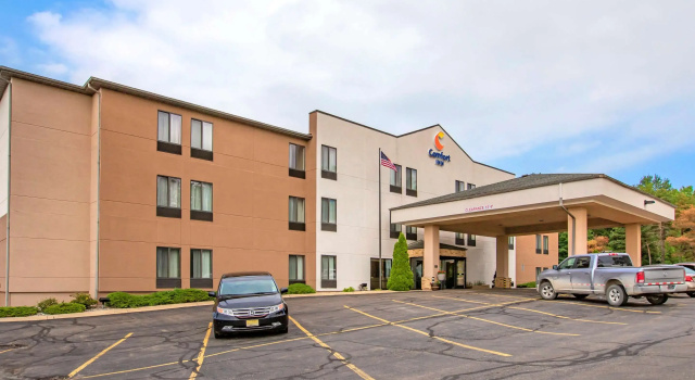 Comfort Inn Charlotte, Varaa Hotelli Charlotte Michigan