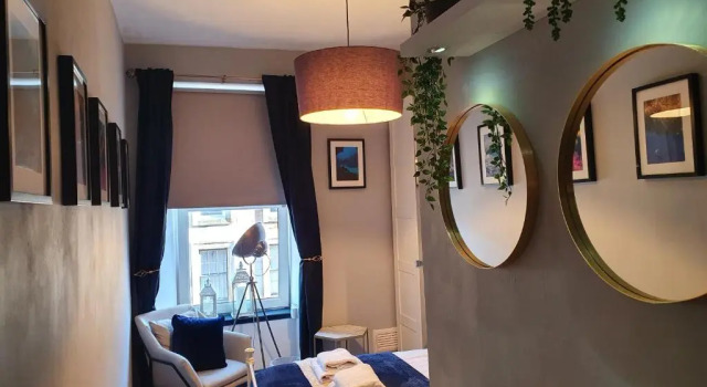 Cosy 3 bedroom flat in City Centre - can sleep up to 6, Забронировать Отель Отели Glasgow & The Clyde Valley с парковкой, Парковка