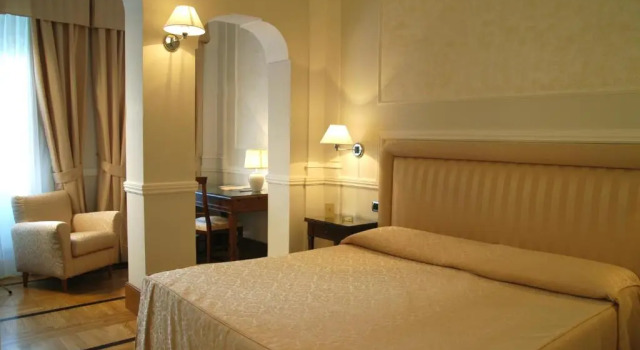 Трёхместный номер Standard Hotel Flora
