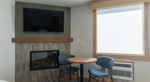 Четырёхместный люкс с балконом Hotel Canoe and Suites