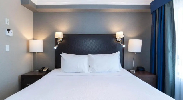 Четырёхместный семейный люкс Sandman Signature Edmonton South Hotel