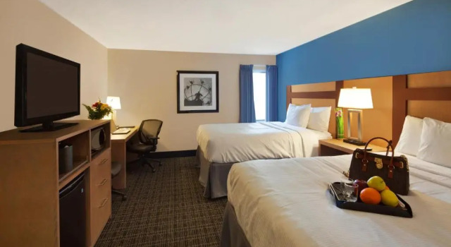 Четырёхместный номер Standard Stay Inn Express Toronto