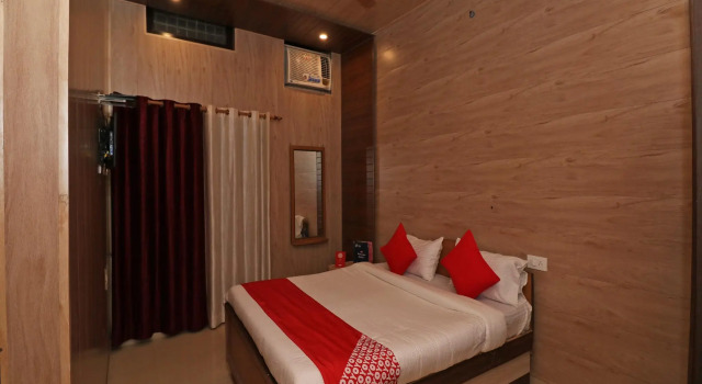 OYO 24700 Hotel Mahalaxmi Palace, Rezervovat Hotel Déhrádún Uttarakhand