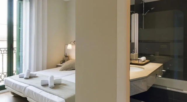 Апартаменты Standard с 3 комнатами с балконом Palau de la Musica Apartments