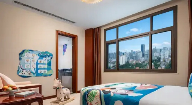 Двухместный семейный люкс с 2 комнатами Horizon Hotel