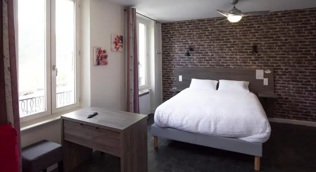 Четырёхместный номер Standard Logis Hotel & Restaurant Le Carnot