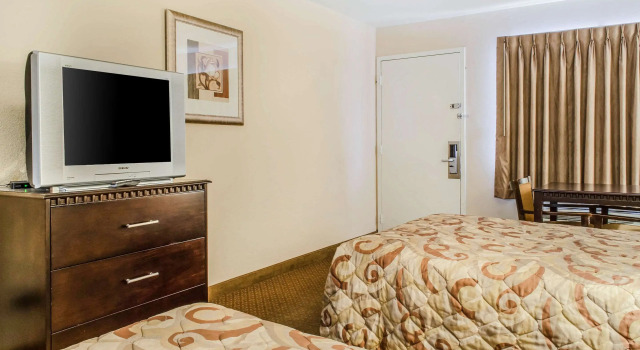 Rodeway Inn Shippensburg I-81, Book Hotel Hoteller i Shippensburg med parkering, Parkering