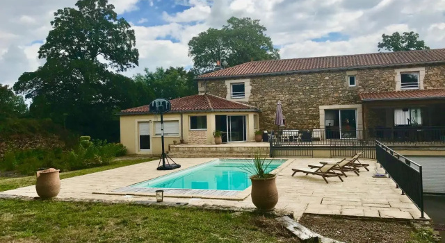 Gîte la Treille, Забронировать Отель Отели Замка Пюи-дю-Фу с парковкой, Парковка