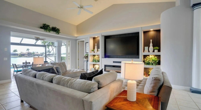 Cape Coral Lakefront Living! Home w/ Pool, Lanai, Забронировать Дом для отпуска Коттеджи штата Флориды, Коттедж