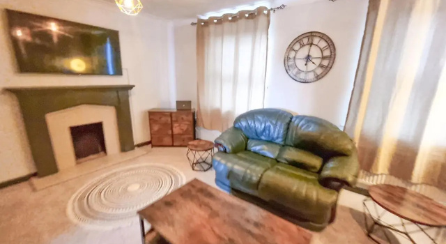 City House in Nice Area - Smart Tv's, 900mb Wifi