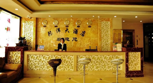Kunming Jiyang Hot Spring Hotel, Rezerwuj Hotel Hotele w Kunming z parkingiem, Parking