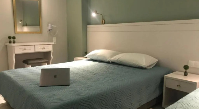Четырёхместный номер Deluxe George Deluxe Apartments