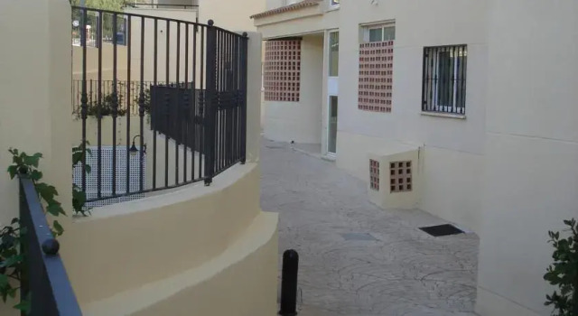 Residencial Isla de Altea III, Забронировать Отель Отели Альтеа с парковкой, рядом с Русская православная церковь Св. Архангела Михаила в Альтее, Парковка