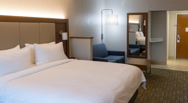 Двухместный люкс Holiday Inn Express Hotel & Suites Hillview by IHG