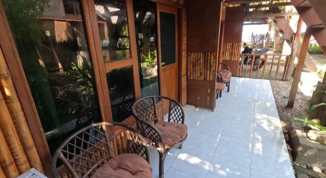 Бунгало Standard Maryan Moyo Bungalows & Resto