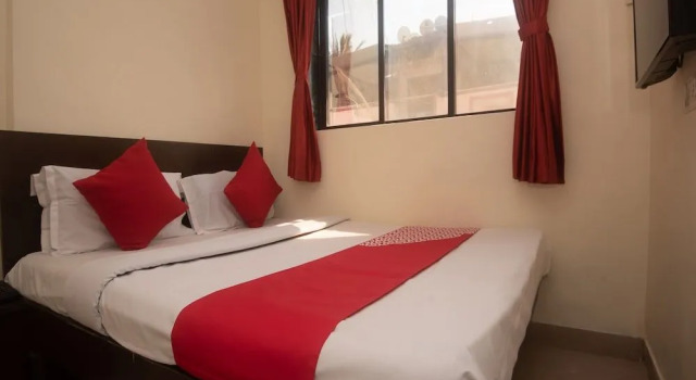 Oyo 23285 The Diplomat Lodging, Забронировать Отель Отели штата Махараштры 3 звезды, 3*