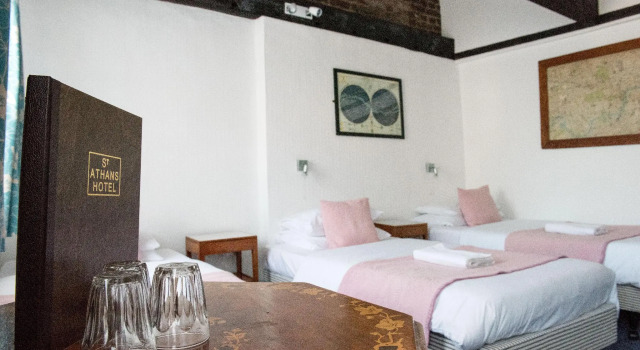 Четырёхместный номер St Athans Hotel