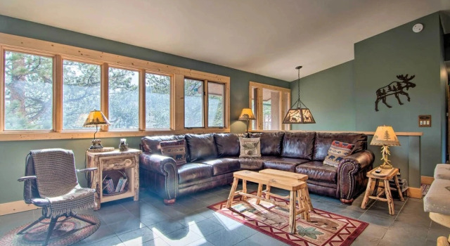 Коттедж Estes Park Home w/ AC - 1/2 Mi to Lake & Downtown!