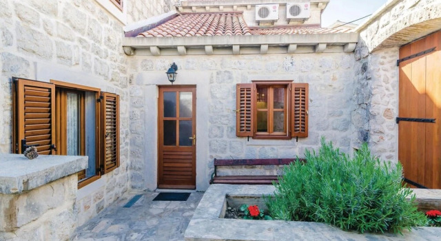 Awesome Home in Slano With Wifi and 2 Bedrooms, Забронировать Отель Отели Региона Дубровника с парковкой, Парковка