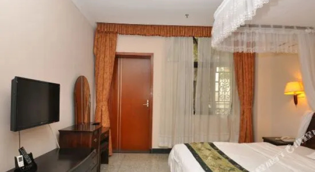 广州花都芙蓉鸿波山庄, Rezervovat Hotel Hotely v Guangdong s bazénem, Bazén