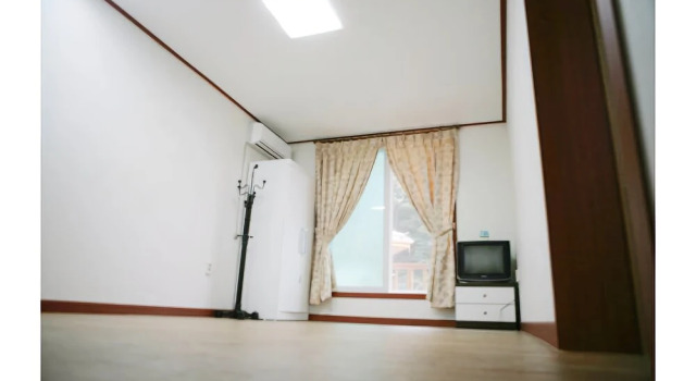 Gangneung Pine Pension, Boek Hotel Hotels in Gangwon-Do met parkeren, Parkeren