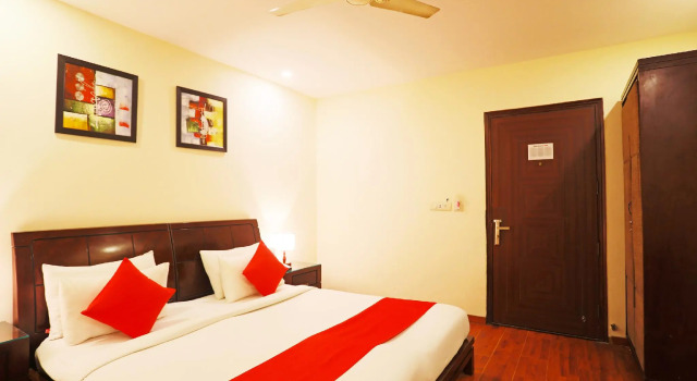 OYO 27927 Hotel Picasso