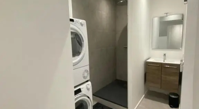 T3 2 chambres-centre-ville Place d'Armes Clim-Wifi, Rezervasyon Daire Var coast otoparklı oteller, Otopark