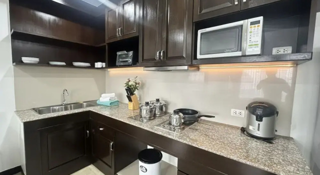 Люкс с 2 комнатами с балконом J - Town Serviced Apartments