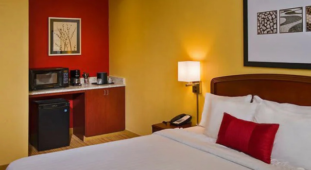 Люкс с красивым видом из окна Courtyard by Marriott North Charleston Airport Coliseum