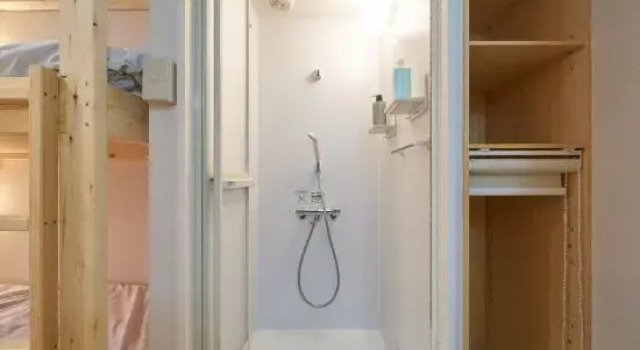 Yokohama Chinatown 3 min walk / Motomachi & Nihon-Odori Station 5 min walk / Cabin-style rooms