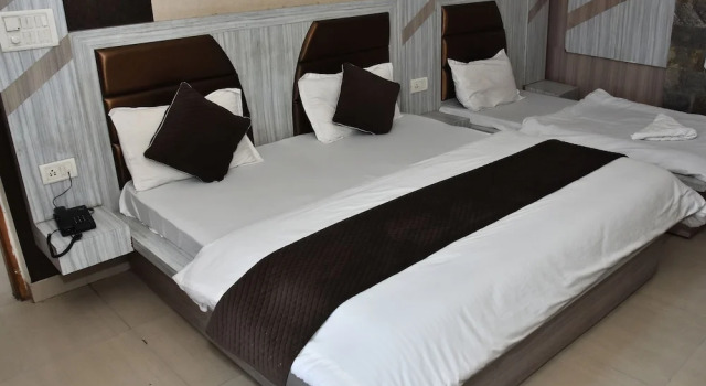 Трёхместный номер Superior Hotel Neelkanth Mahadev Hotel & Resorts
