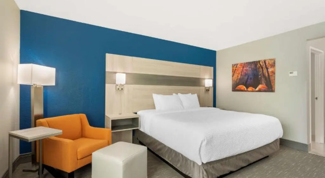 Номер Standard Best Western Plus Cleveland Inn & Suites