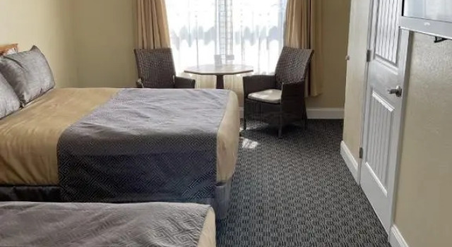 Семейный номер Standard с видом на озеро Lake Front Hotel