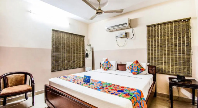 Номер Deluxe FabHotel Aditya Yatri Nivas - Nr Tirupati Railway Station